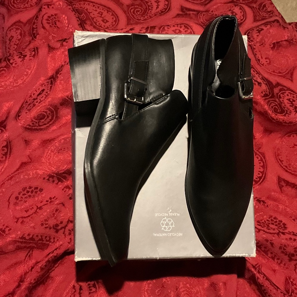 APT.9 Carlyle Women's Black Ankle Boots with Buckle Strap Size 9.5 NWT 1.5” heel